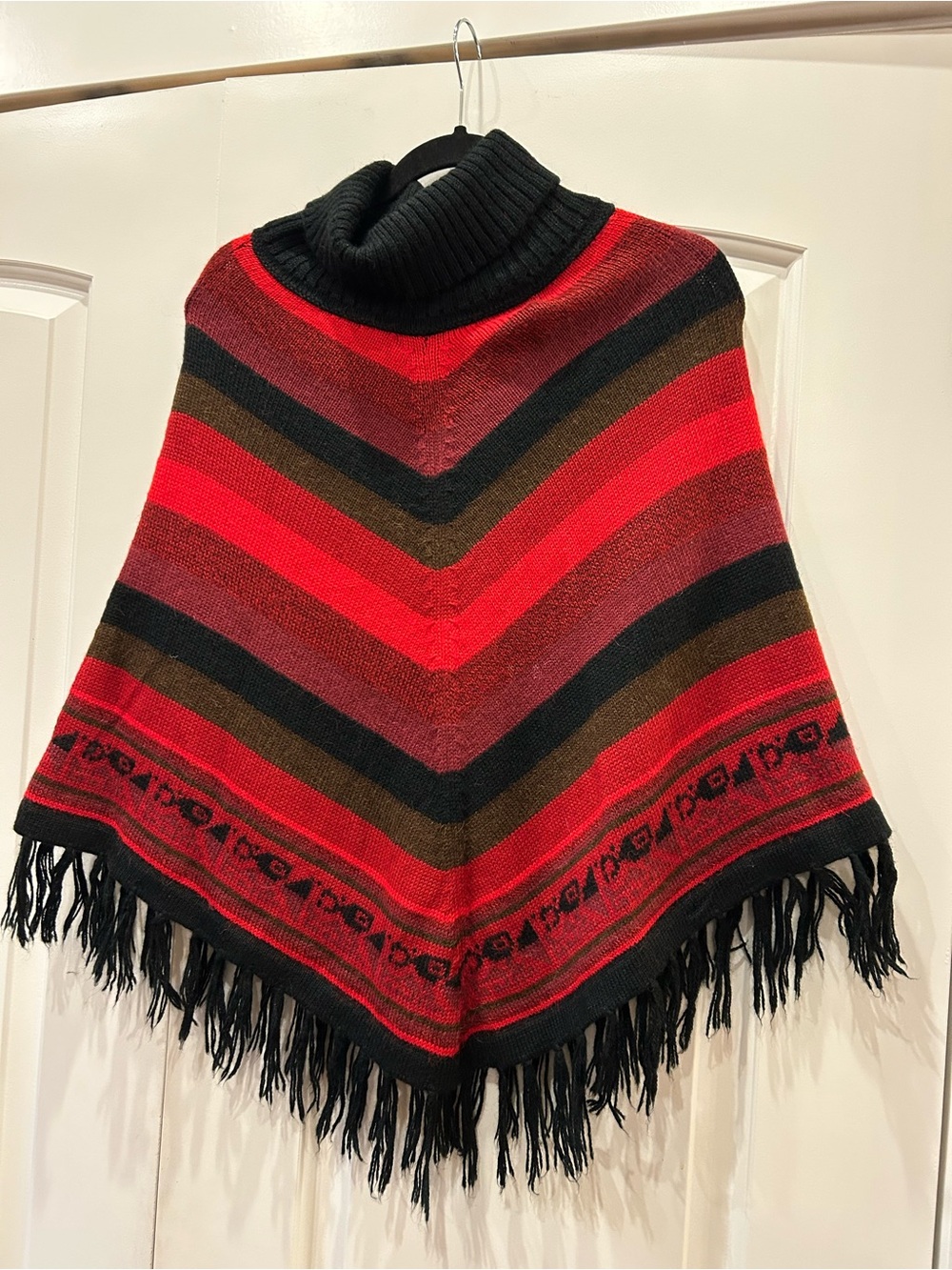Bold and beautiful Aplaca Fringe Poncho